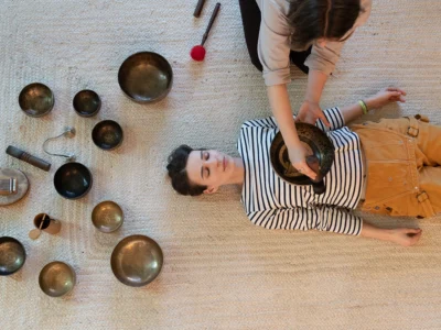 Масаж та терапія тібетськими співаючими чашами