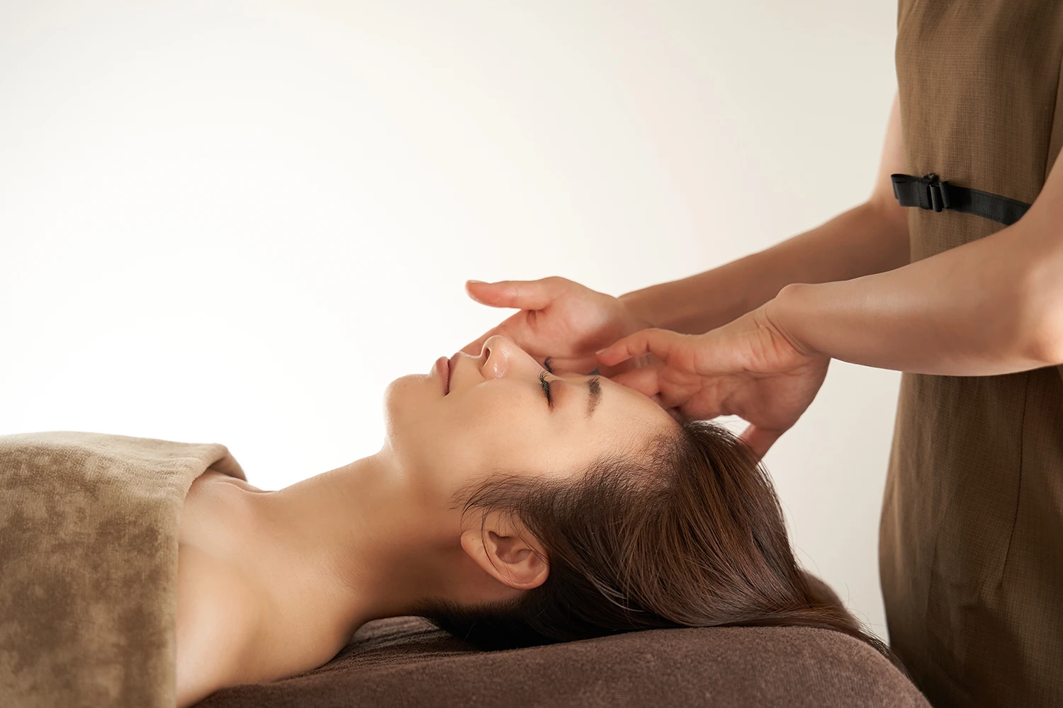 thai-head-face-massage